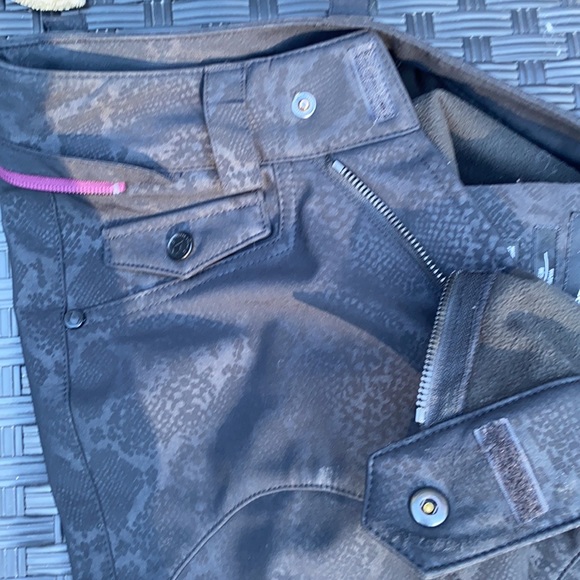 Volcom Stretch Skinny Fit snakeskin print snow pants *Rare* XS - Picture 5 of 6